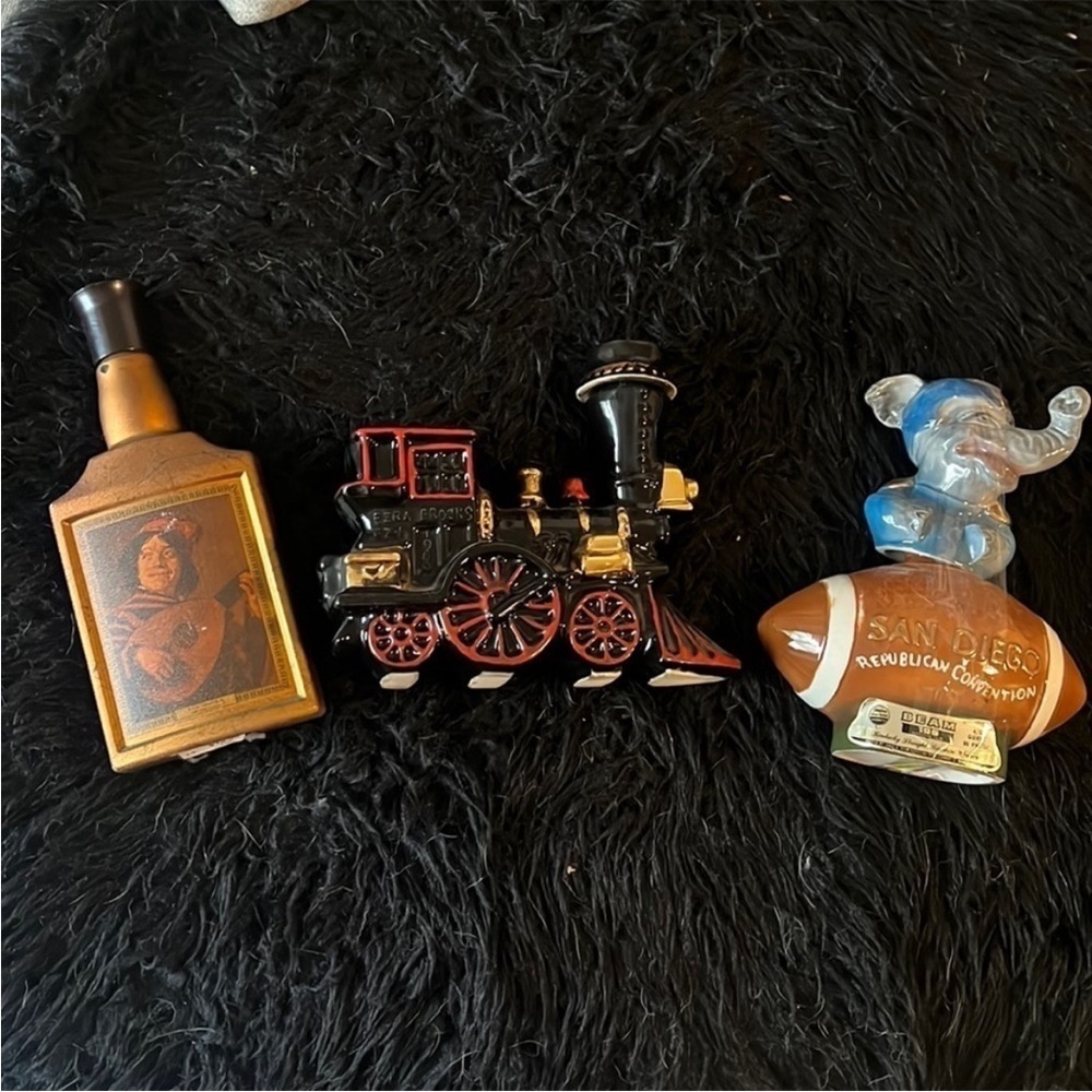 Vintage Collectible Decanters Set Jim Beam